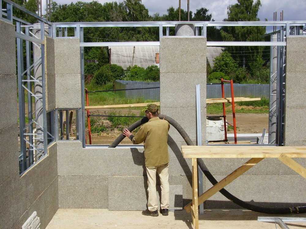 Строительство бетонных монолитных стен: заливка, шлифовка и другие этапы