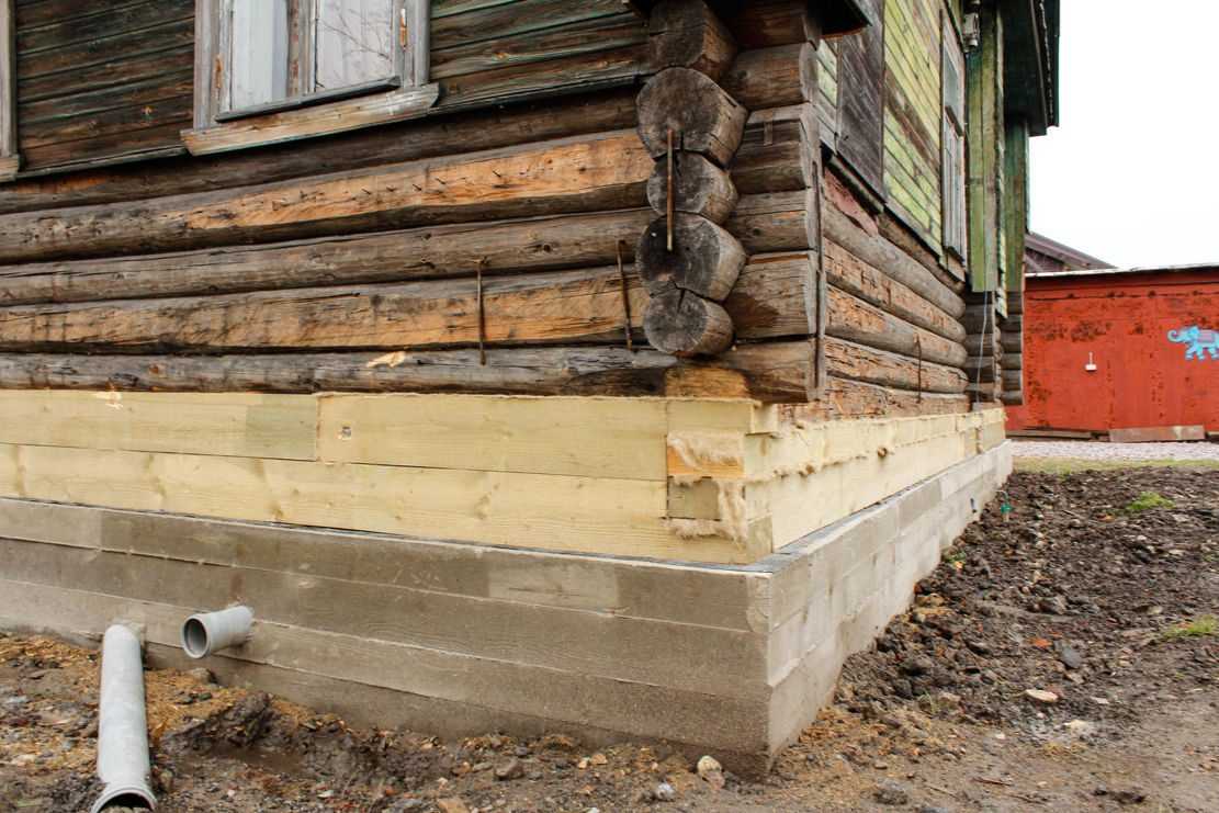Установка и крепление деревянного дома